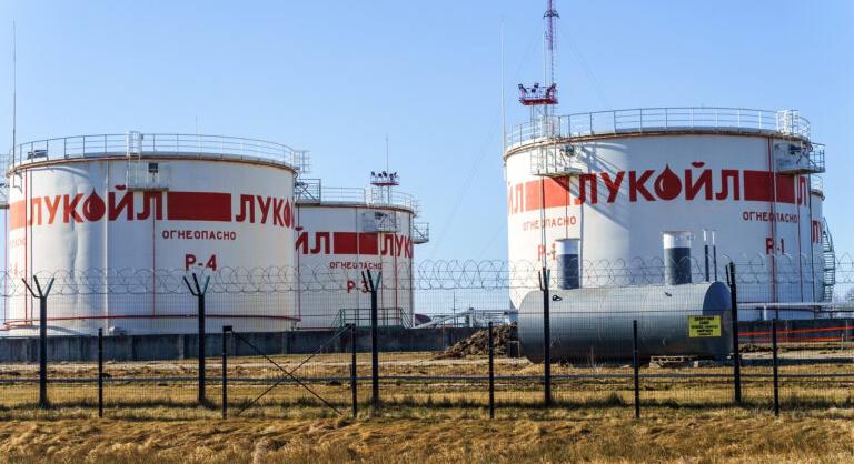 Amerikai szankciók hatása: Az orosz Lukoil megkezdte külföldi vagyonának kiárusítását