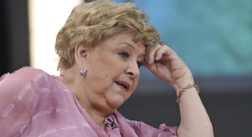 A színpadon érezte, hogy baj van – eltört Pásztor Erzsi válla