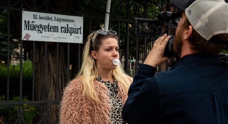 Dua Lipa hazatalál – Színházi road-movie Cserna Lulu és Németh Kristóf főszereplésével a Szkénében