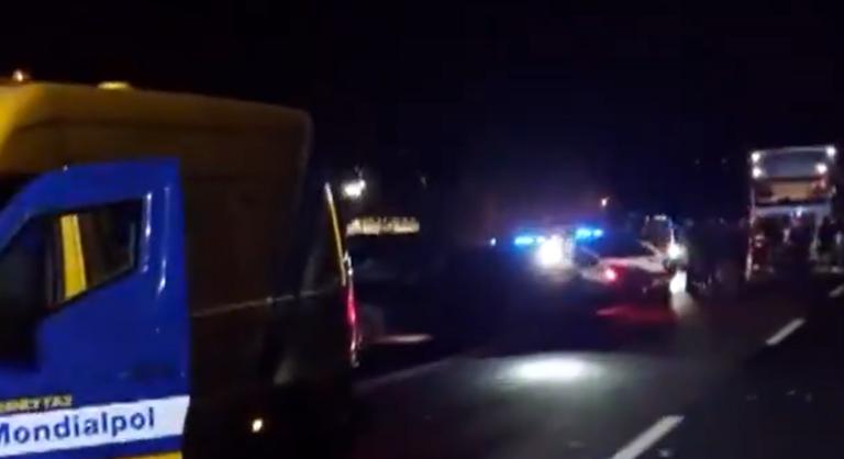 Akciófilmbe illő jelenetek az olasz autópályán, pénzszállítókra támadt egy fegyveres banda