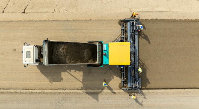 Összeérnek a fejlesztések a délkelet-magyarországi nagyvárosban: új utak, közterek és intézmények épülnek