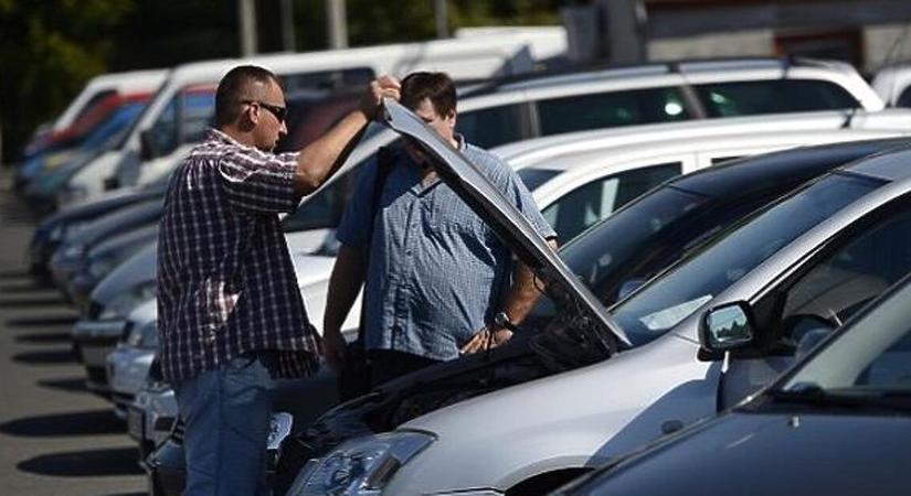 Tizenéves olcsó benzines – ezt keresik a magyarok az autópiacon
