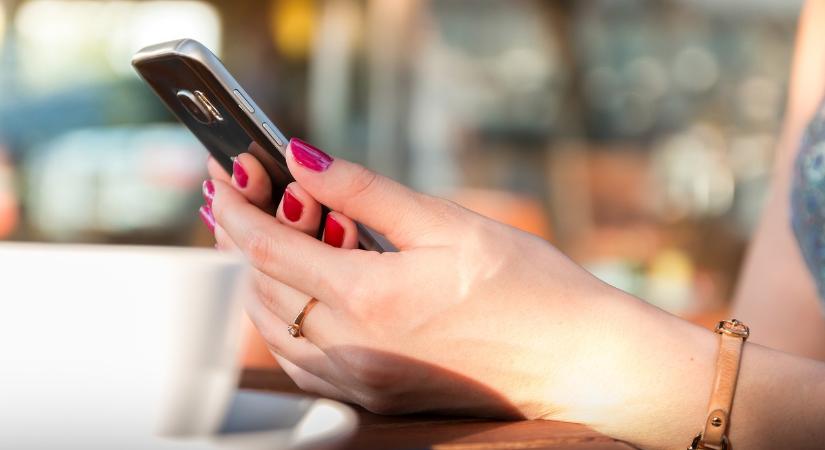 Hiába tűnik hivatalosnak, ezzel meglopnak: Ezt az SMS-t azonnal töröld