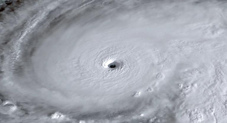 Berepültek a Melissa hurrikán szemébe, hátborzongató látvány fogadta a viharvadászt
