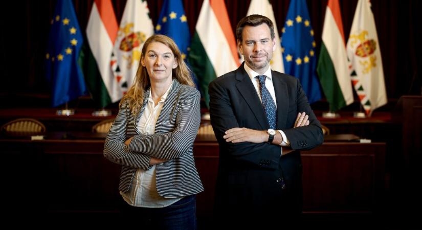 „Budapest valójában már megszűnt. Amiben itt ülünk, az egy díszlet” – páros interjú Baranyi Krisztinával és Vitézy Dáviddal