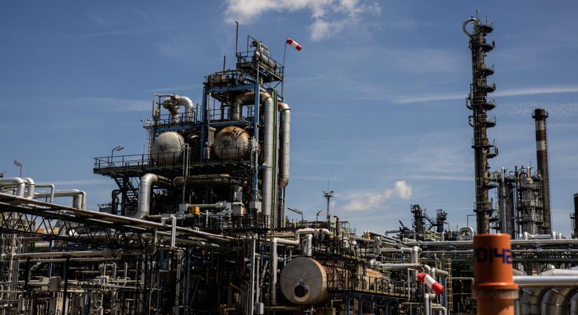 Bréking: újraindult a termelés a Mol olajfinomítójában!