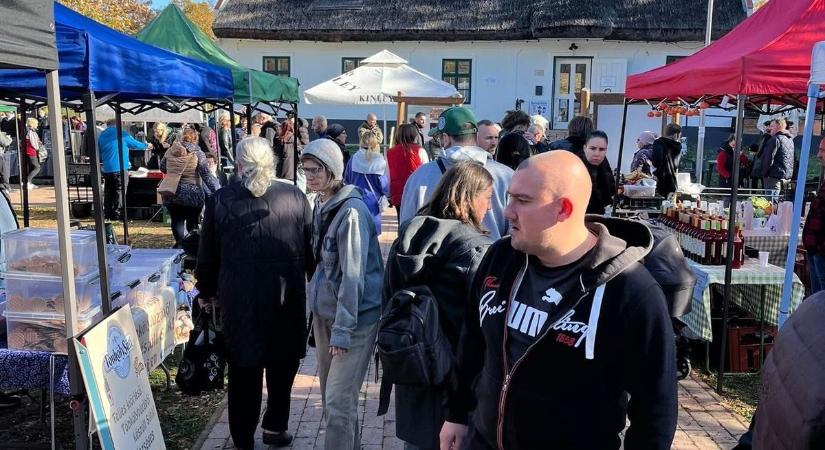 Ismerős arc tűnt fel a vásári forgatagban