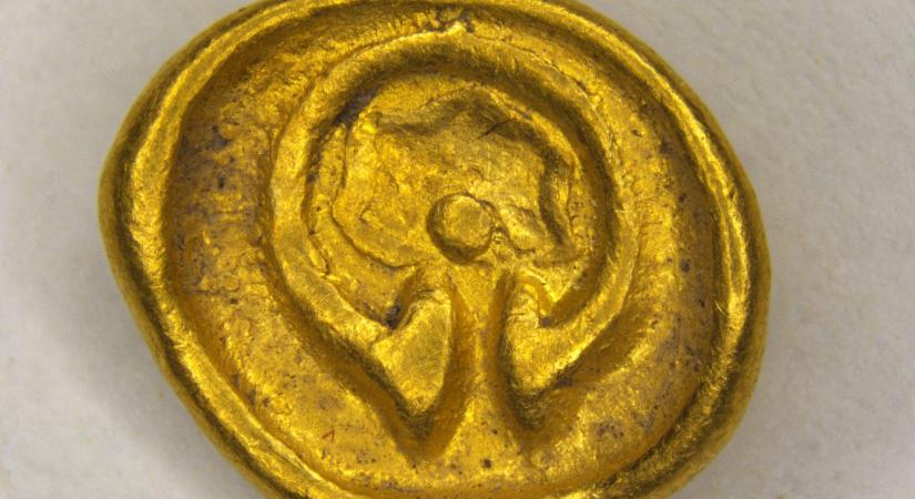 Rendkívül ritka aranykincsre bukkant egy férfi fémkeresővel