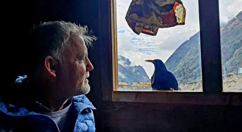 A magyar futballedző a Himalája csúcsa egyik felé tart