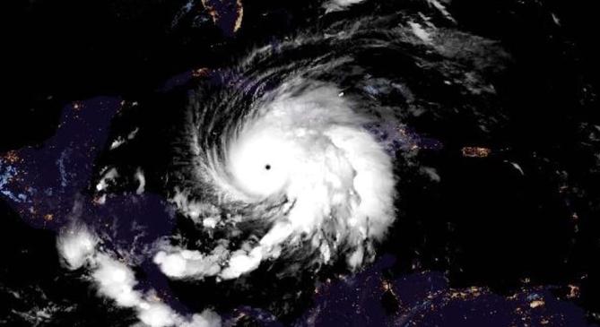 Az idei év legerősebb hurrikánja csap le Jamaicára