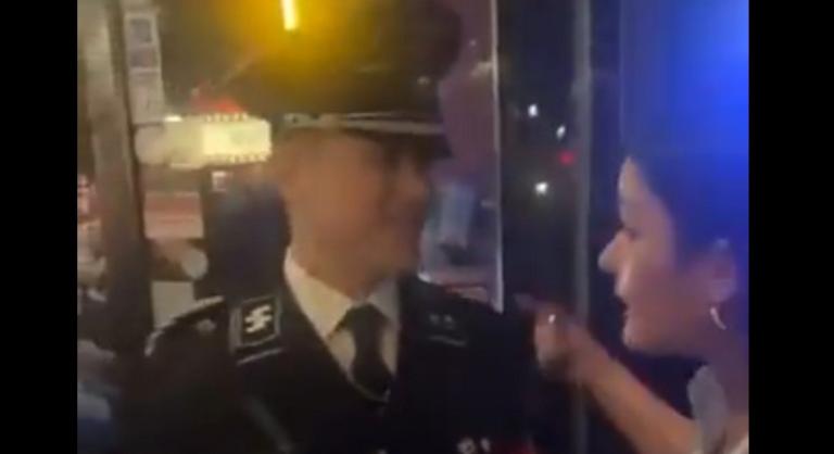 Náci egyenruhában ment kocsmába egy amerikai férfi, majd eltörte egy nő orrát
