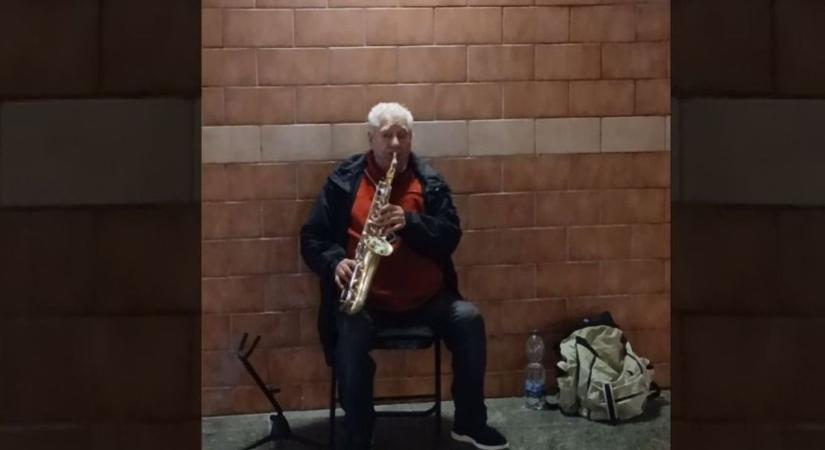 Az idős tatabányai utcazenész a szégyenből erőt, a zenéből életcélt kovácsolt  videó