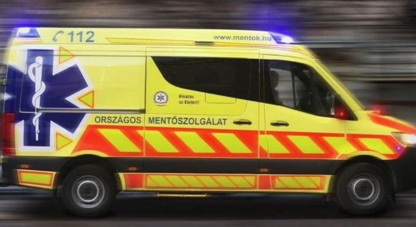 Két autó karambolozott a 8-as főúton