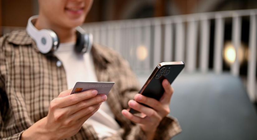 Gumicukorba rejtett ecstasyt rendelt a 21 éves várpalotai férfi