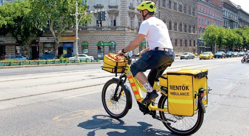 Elképesztő, ennyi kilométert tettek meg! Amikor a segítség két keréken érkezik