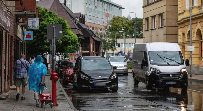 Földönkívüliek ejtették rabul Debrecenben az ismert influenszert