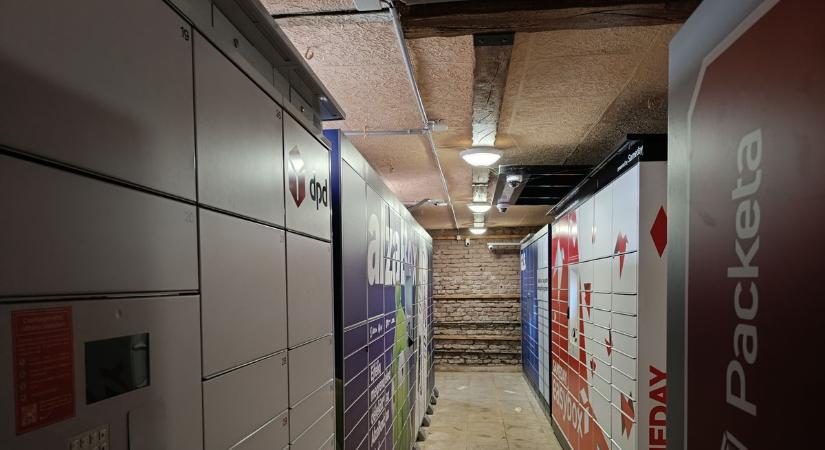 A legijesztőbb csomagpont, amit valaha láttunk – te le mernél menni? (videóval)