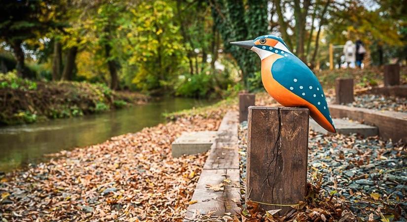 Ellopták a szombathelyi Százhold Park jégmadár szobrát