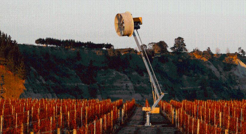 Fagyvédelem gyümölcs- és szőlőültetvényekben: mobil szélgépes megoldások a tavaszi fagykárok ellen