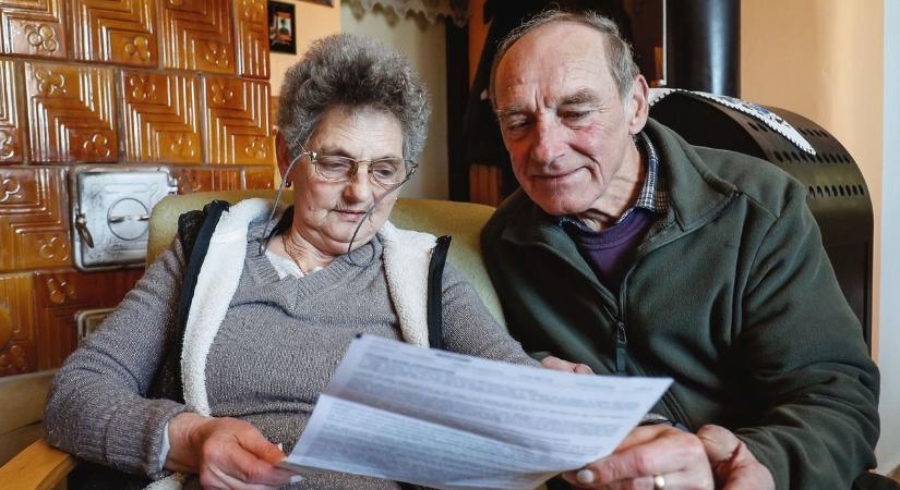 Novemberben jön az emelt nyugdíj, de nem mindenkinek – mutatjuk, ki kap többet és ki nem