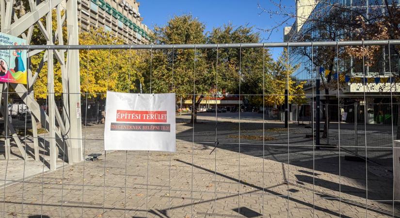 Kordonok kerültek a szolnoki térre, kiderült, mi is az oka