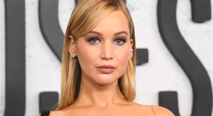 Jennifer Lawrence kés alá fekszik, ezt plasztikáztatja meg magán