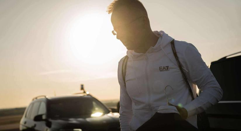 Fontos üzenetet közölt Szijjártó Péter, mielőtt Minszkbe utazott volna