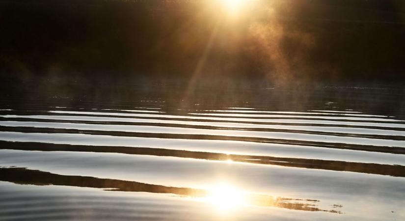 Ezt látja, aki most végigsétál a Tisza-parton ősszel Szolnokon – videóval és galériával
