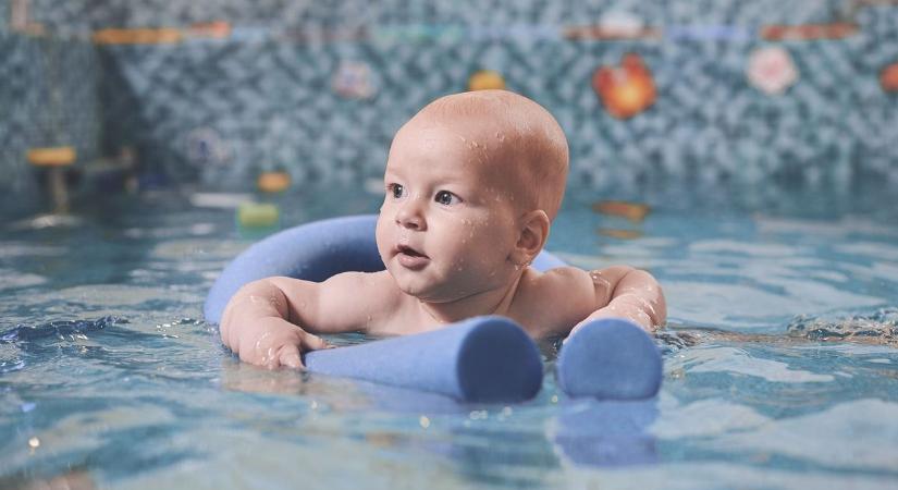 Újra pancsolhatnak a legkisebbek – jön a babaúszás a Brigetióban