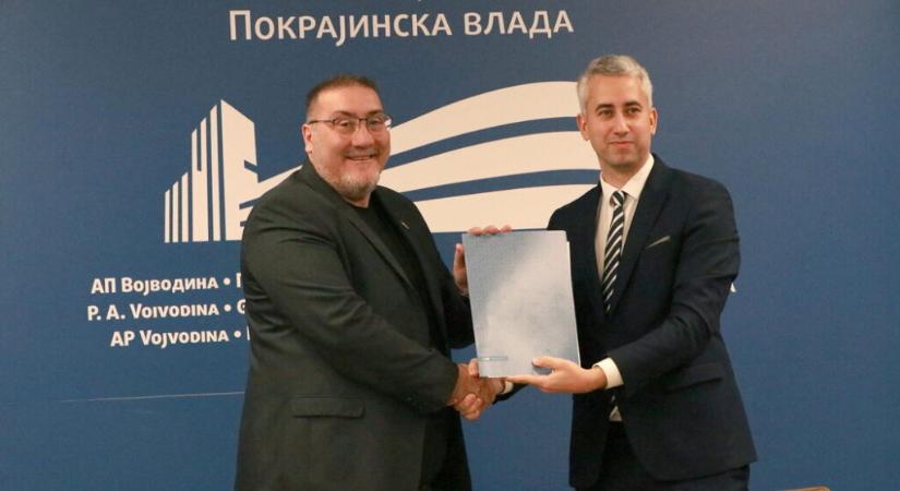 Huszonöt millió dinár vissza nem térítendő támogatás a tartománytól egy haladó képviselőnek