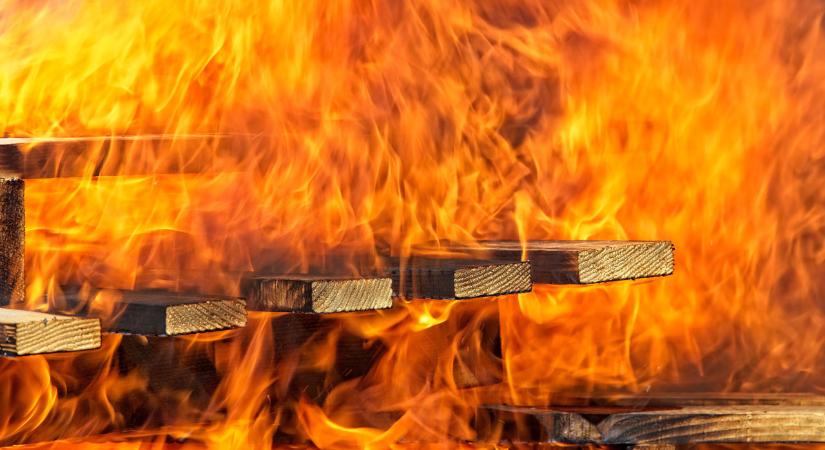 Tragédia Szalatnakon: Idős férfi vesztette életét miközben mentette otthonát