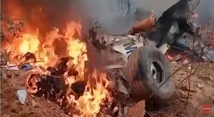 Videófelvételek készültek a kenyai repülőszerencsétlenség helyszínén a füstölgő roncsokról