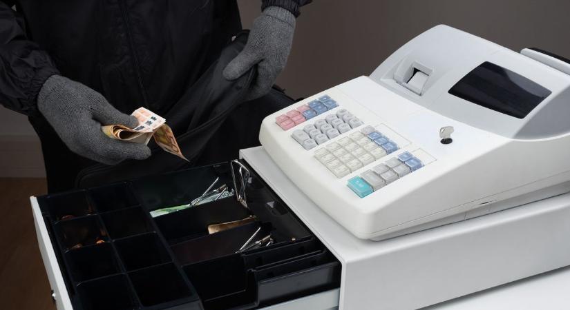 Végigaludta a pénztáros, hogy kifosztják a benzinkút kasszáját