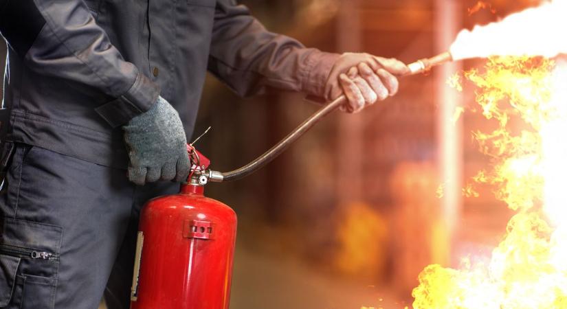 Hihetetlen tragédia: élete árán oltotta el a tüzet otthonában egy férfi