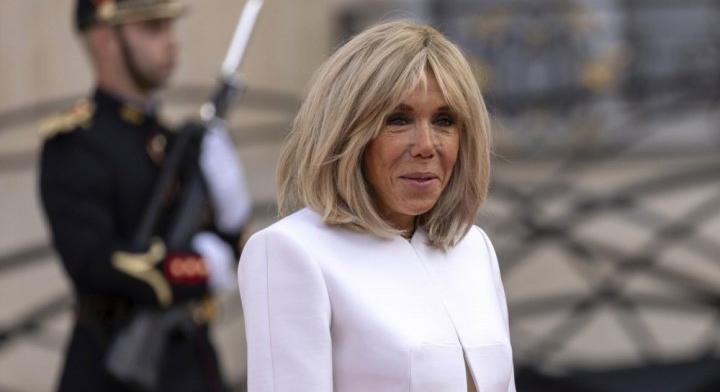 Tíz ember ellen indult bírósági tárgyalás Brigitte Macron internetes zaklatása miatt