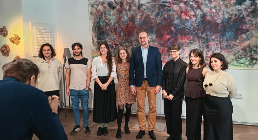 Külhoni magyar kisebbség képzőművészeti alkotói állítanak ki Budapesten