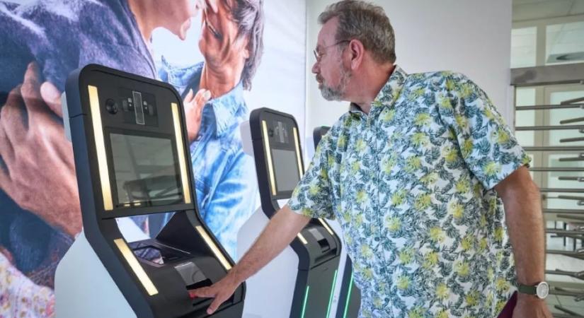 Életbe lépett a szabály: arcfotó és ujjlenyomat a magyar határon