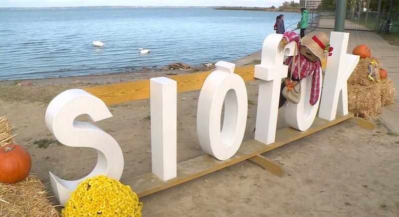 Őszi forgatag a Balatonnál