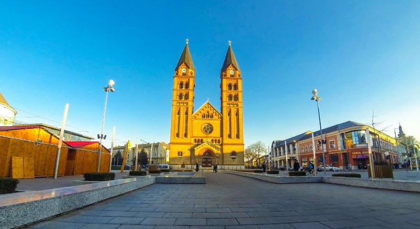 Hollywoodi világsztár tűnt fel Nyíregyháza egyik utcájában, borsódzott a lakosok háta, ahogy végiggurult az utcán