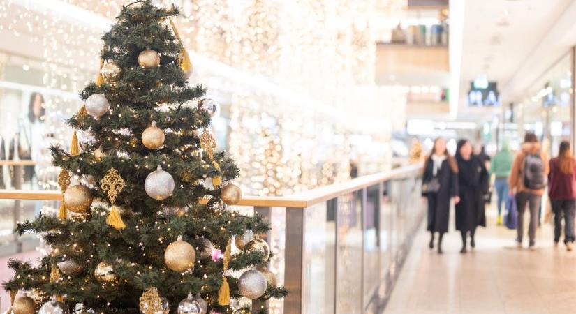 Előkerültek az új karácsonyi dekorációk – részben megújul a szegedi bevásárlóközpont