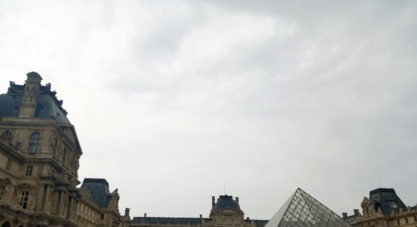 „Szürreális volt” – A párizsi Louvre-ban történt rablásról számolt be nekünk egy szegedi lány