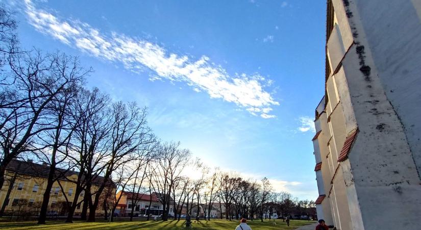 Változóan felhős idővel érkezik a szerda, néhol a nap is előbújhat