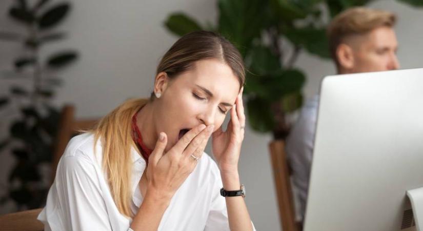 Ezért készít ki az óraátállítás: szakértői tippek a borzasztó fáradtság ellen