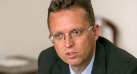 Hankó Balázs kezdeményezi az izraeli professzor előadását megzavaró hallgató ösztöndíjának felfüggesztését