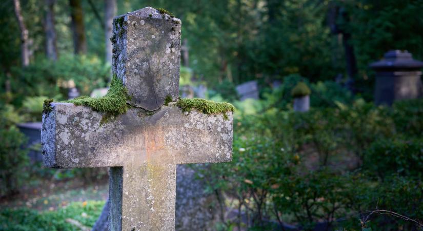 Változik a temetők nyitvatartása és a forgalmi rend: erre kell figyelni mindenszentek napján