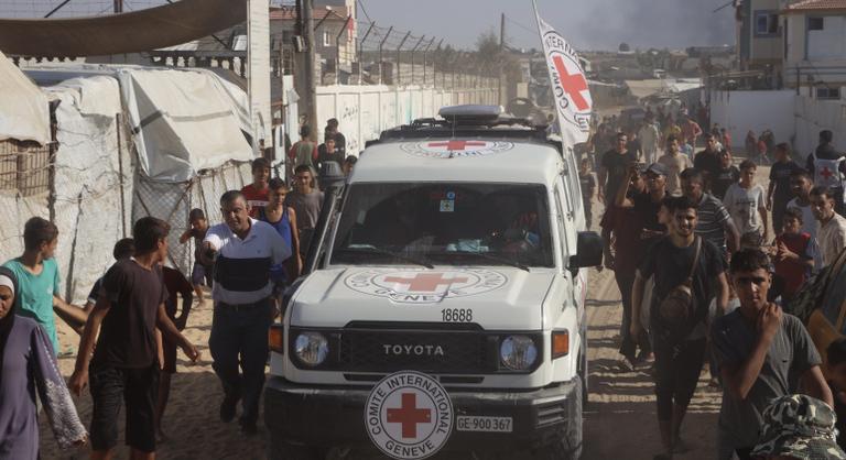 Újabb izraeli túszt adott át a Hamász, a Vöröskereszt is közbenjárt