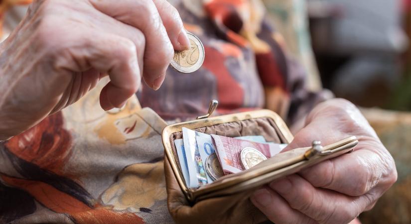 Ennyivel emelkednek a nyugdíjak januártól