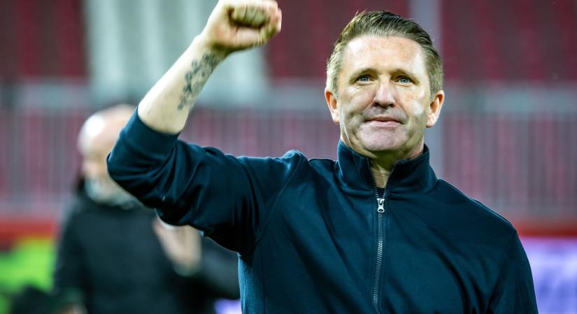 Elküldte az edzőjét a patinás csapat: az utódjelöltek között Keane neve is feltűnt