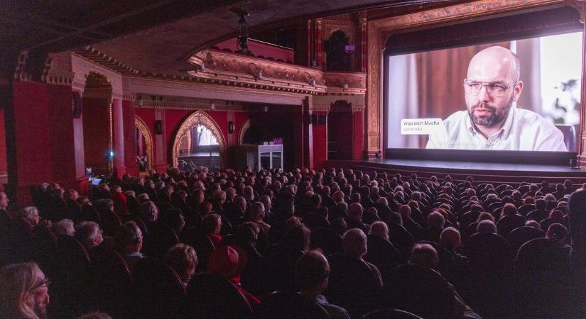 Robbant a bomba Lengyelországban: politikai támadásként értékelik a budapesti bemutatót