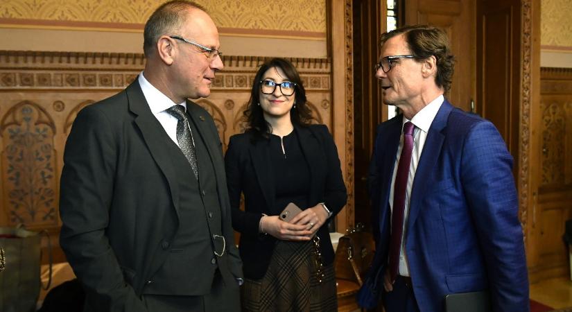 Forráslehívás: Navracsics Tibor jó esélyt lát az első helyre